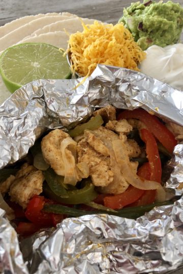 Foil packet fajitas- easy dinner perfectly portioned on the grill